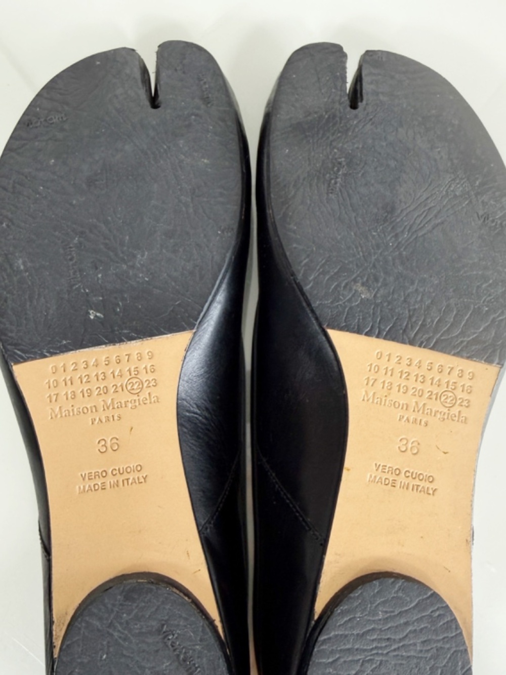 Maison Margiela Black Leather Tabi Flats - Picture 8 of 9